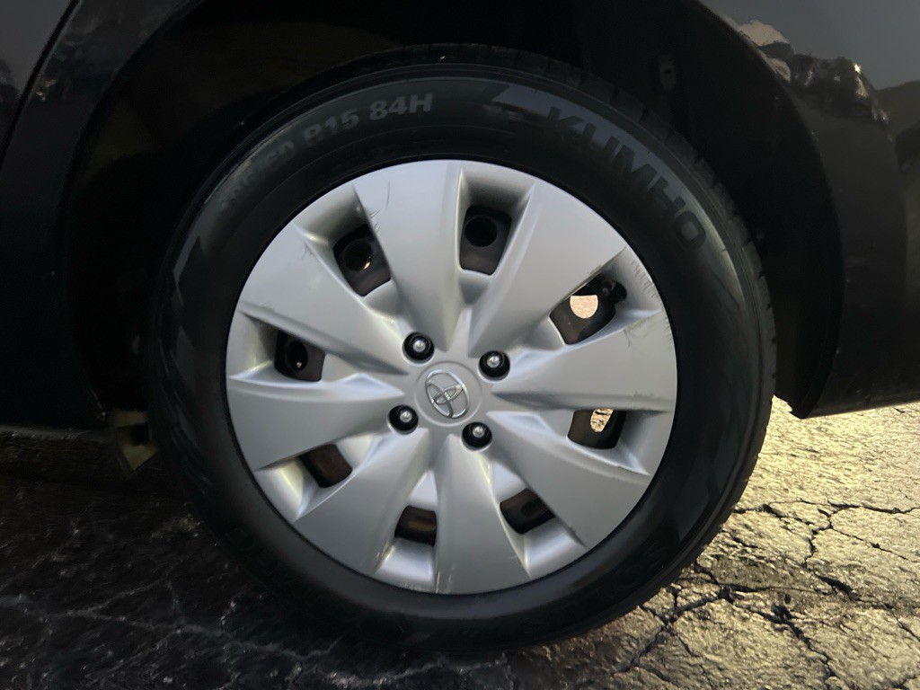 2012 Toyota Yaris Image 35