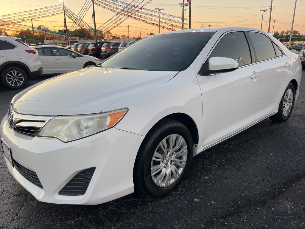 2014 Toyota Camry Image 3