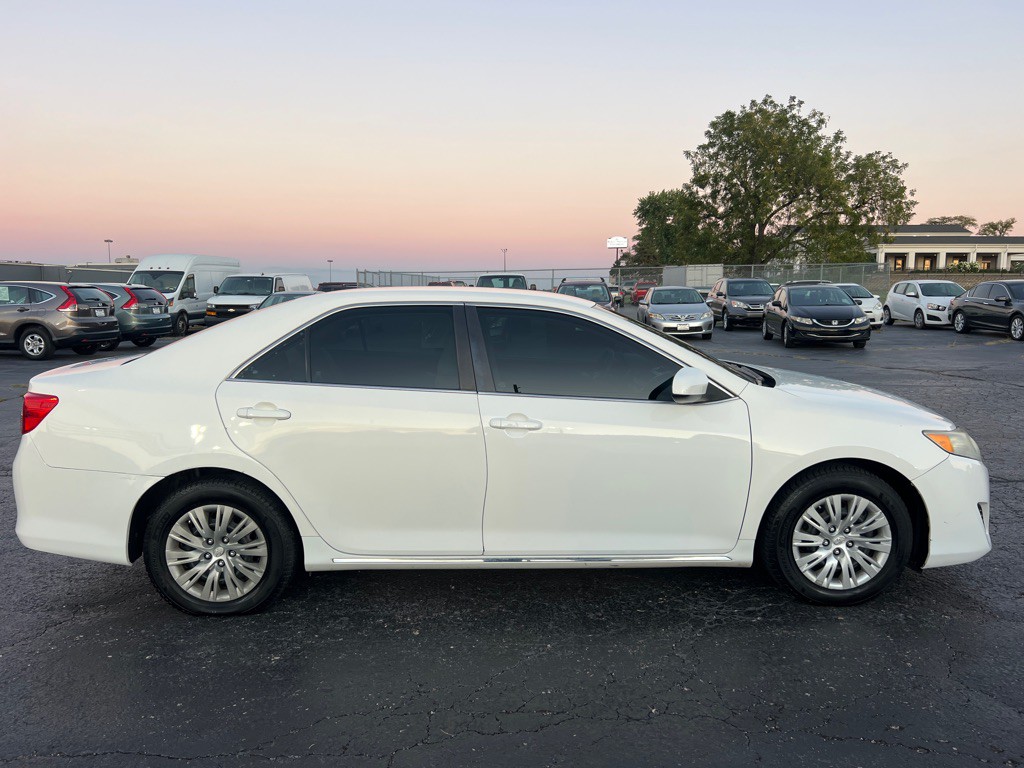 2014 Toyota Camry Image 8