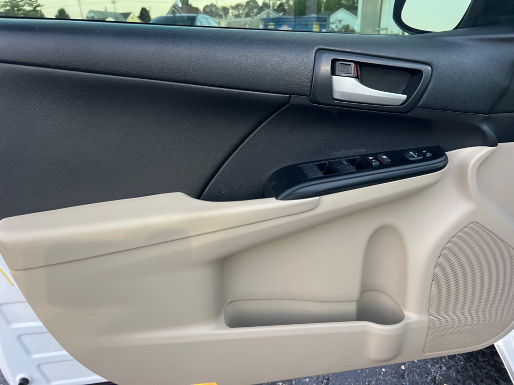 2014 Toyota Camry Image 10