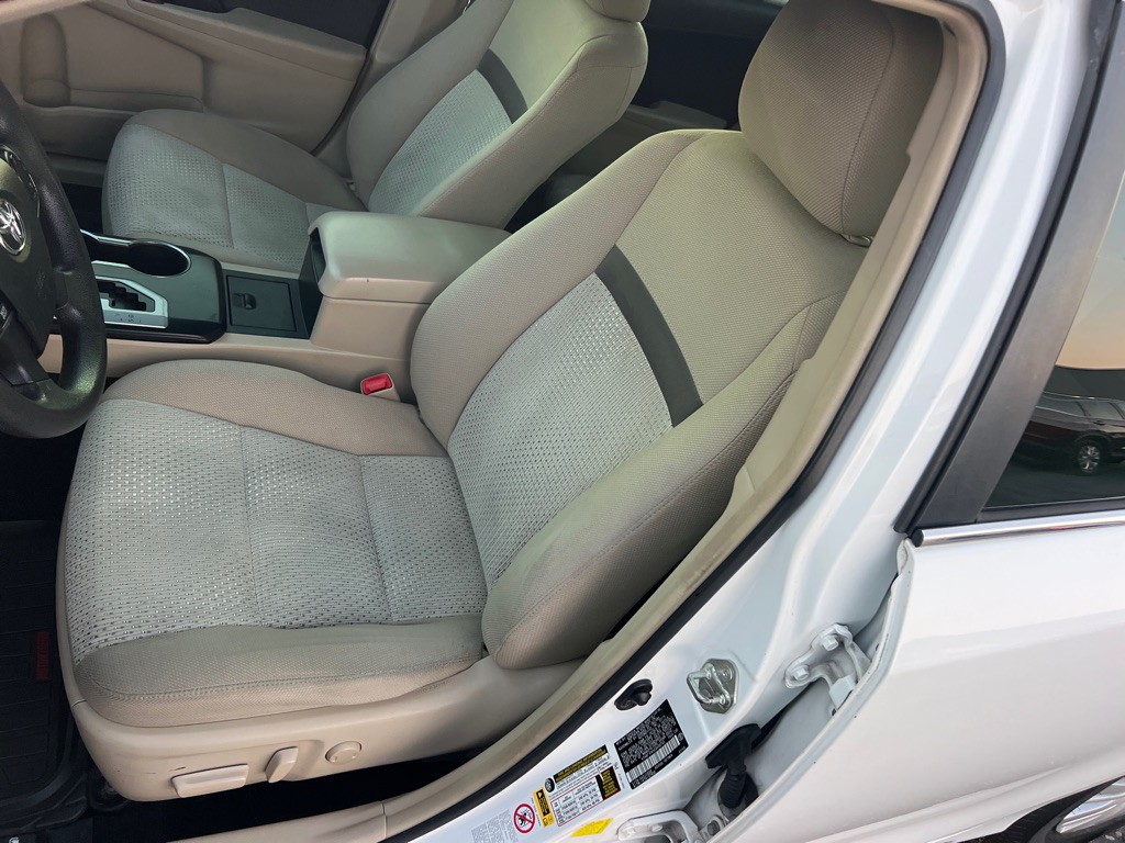 2014 Toyota Camry Image 11
