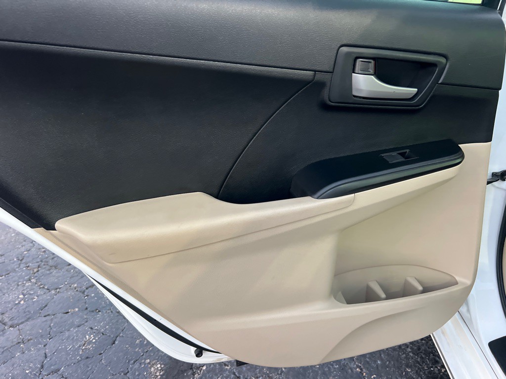 2014 Toyota Camry Image 12