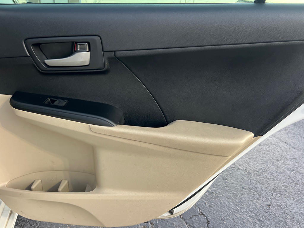 2014 Toyota Camry Image 14