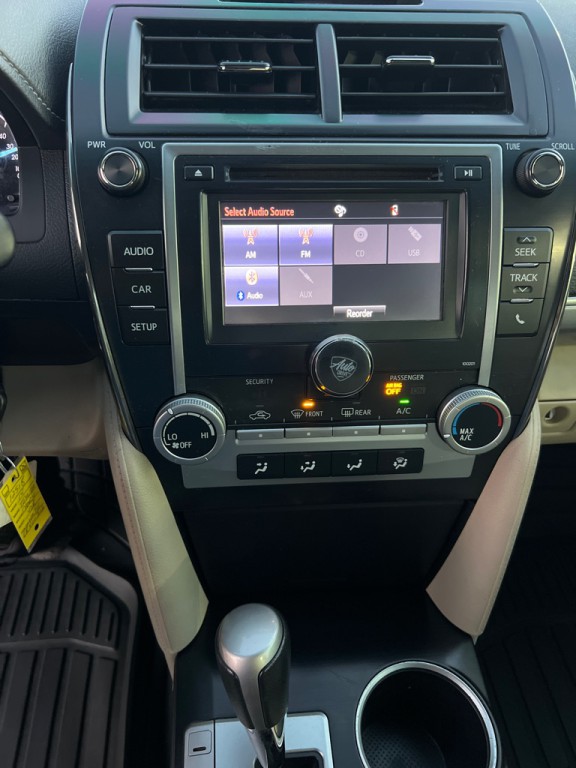 2014 Toyota Camry Image 32