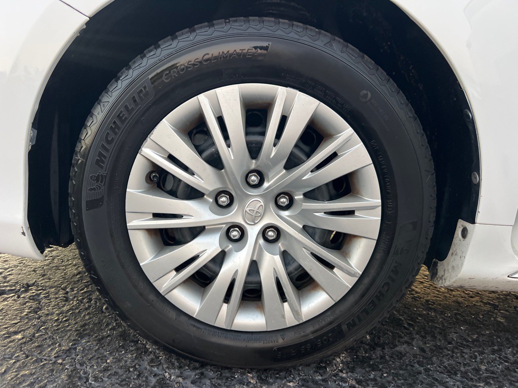 2014 Toyota Camry Image 38