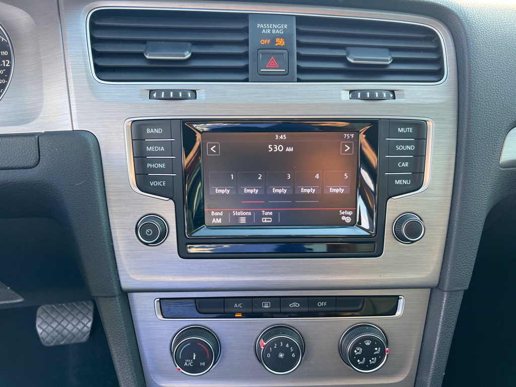 2015 Volkswagen Golf Image 27