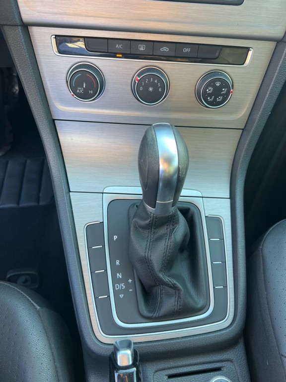 2015 Volkswagen Golf Image 28