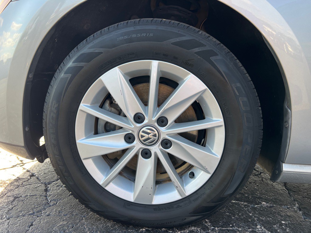 2015 Volkswagen Golf Image 34