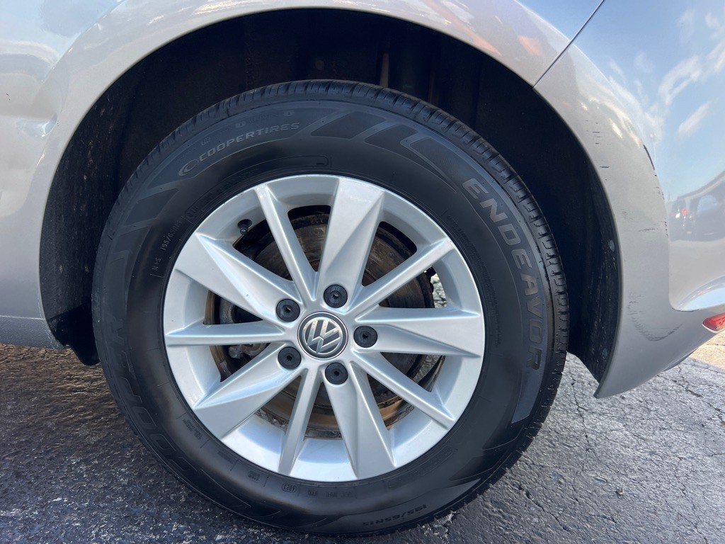 2015 Volkswagen Golf Image 35