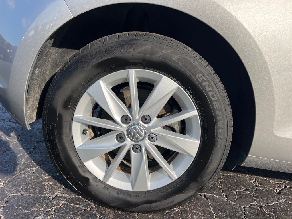 2015 Volkswagen Golf Image 36