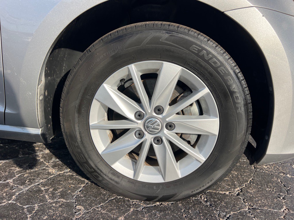 2015 Volkswagen Golf Image 37