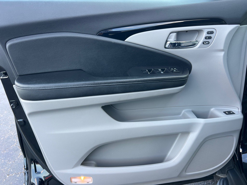 2017 Honda Pilot Image 11