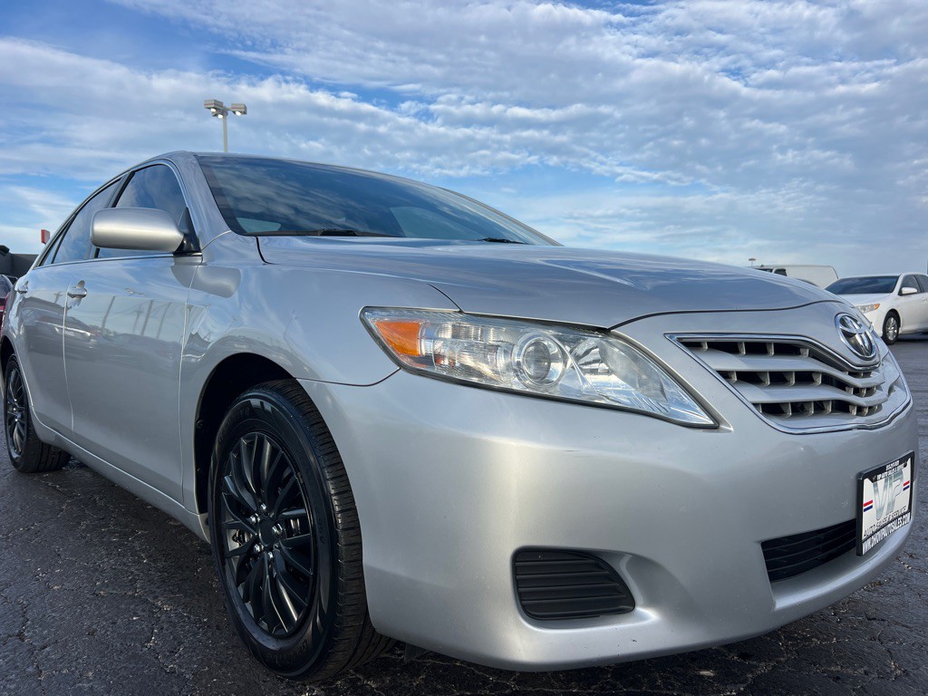 2011 Toyota Camry Image 1