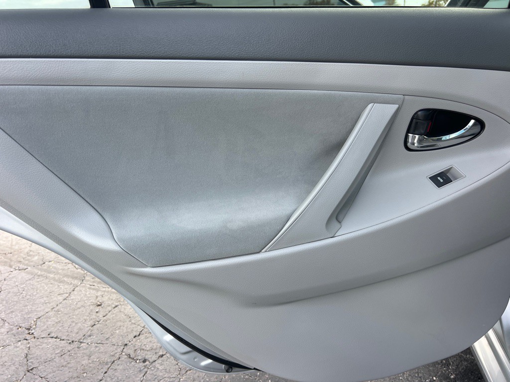2011 Toyota Camry Image 12
