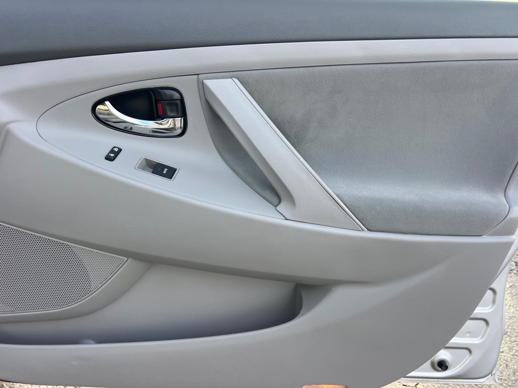 2011 Toyota Camry Image 18
