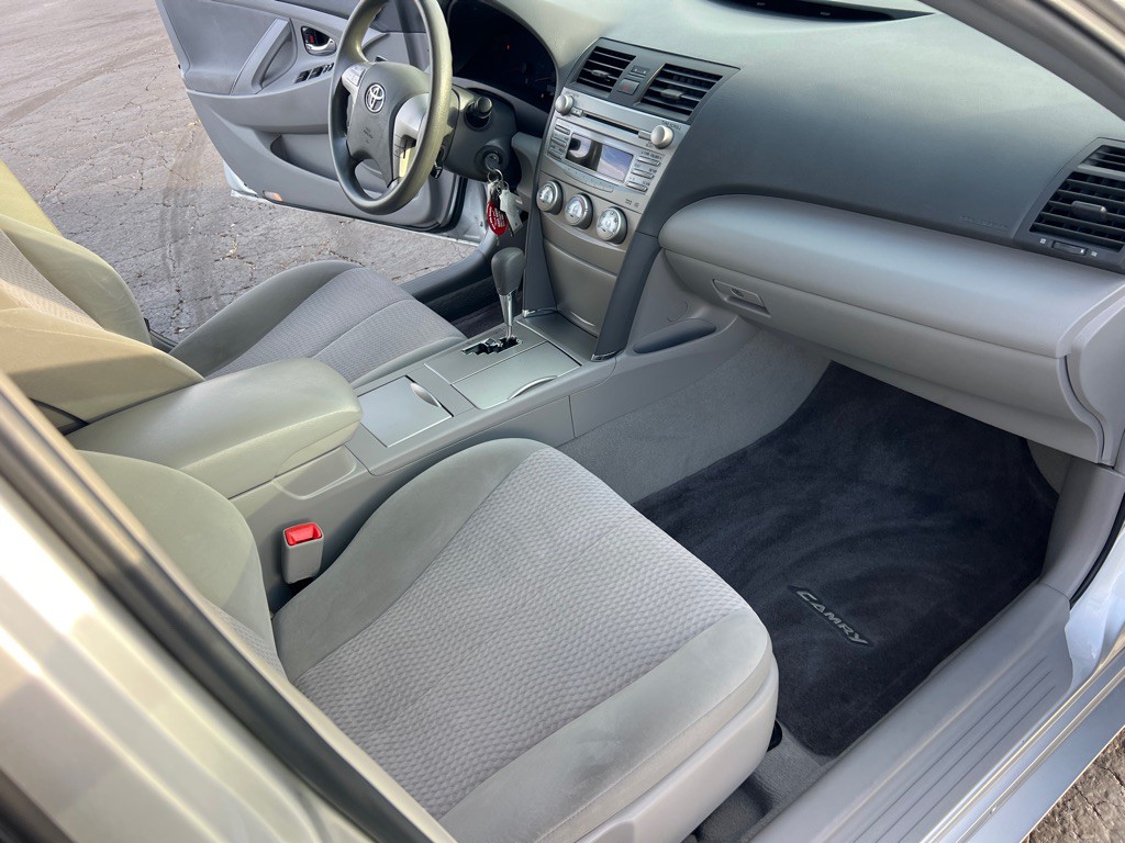 2011 Toyota Camry Image 19