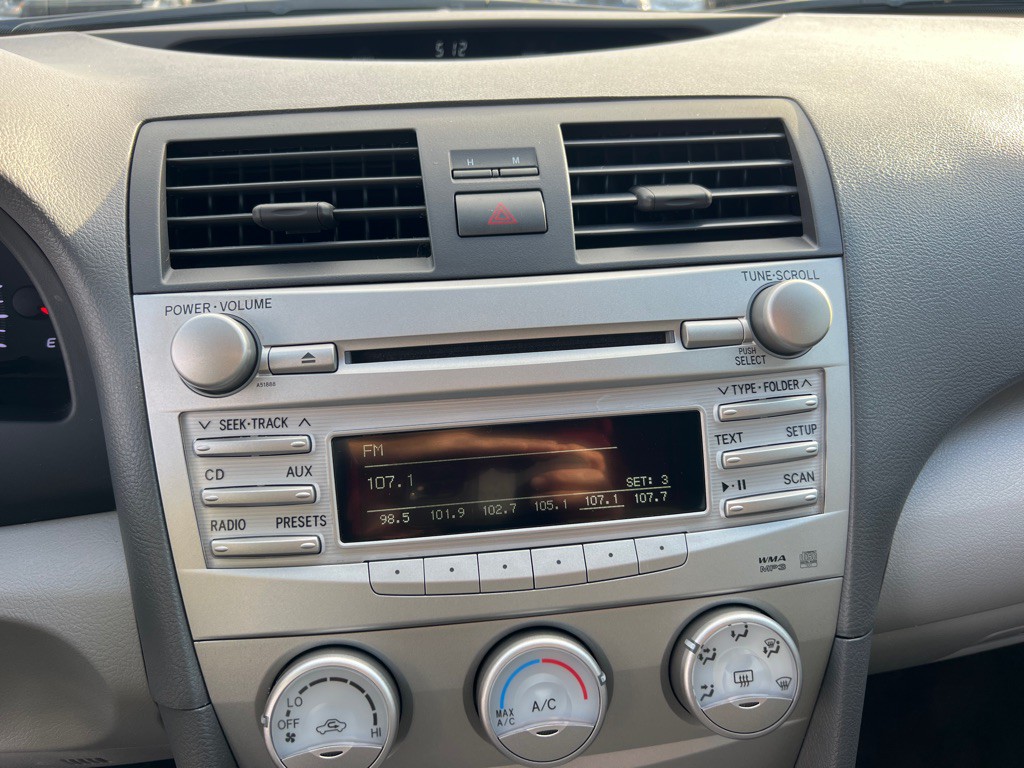 2011 Toyota Camry Image 30