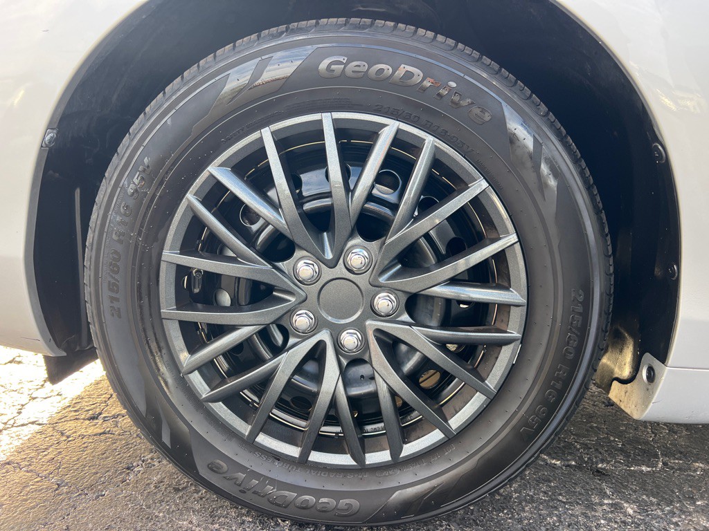 2011 Toyota Camry Image 35