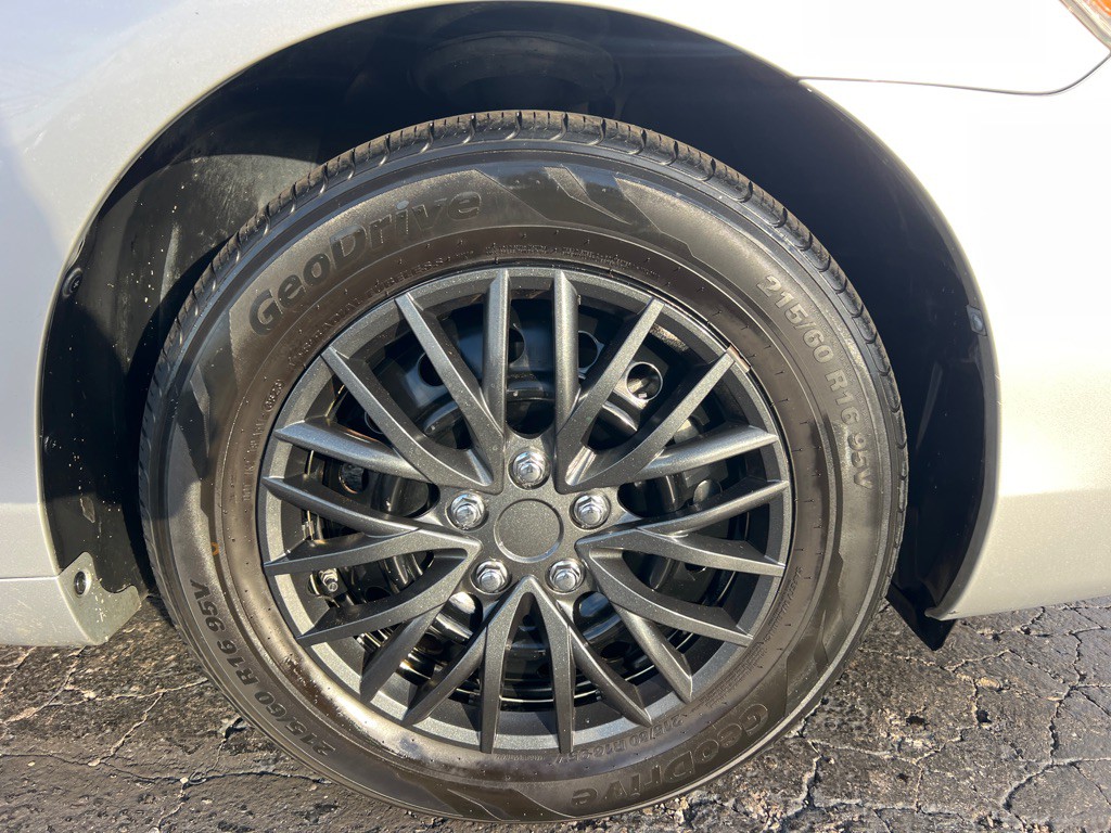 2011 Toyota Camry Image 38