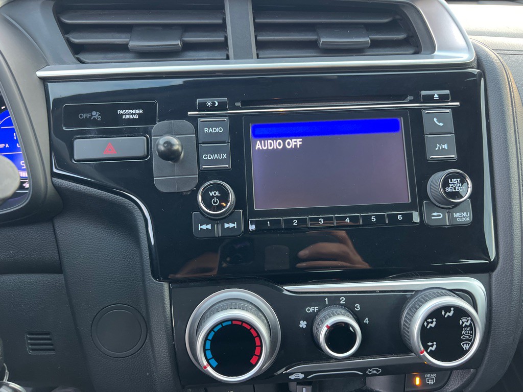 2015 Honda Fit Image 30