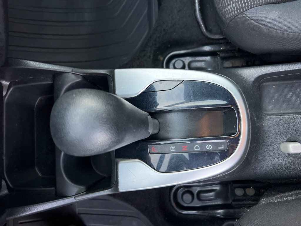 2015 Honda Fit Image 32