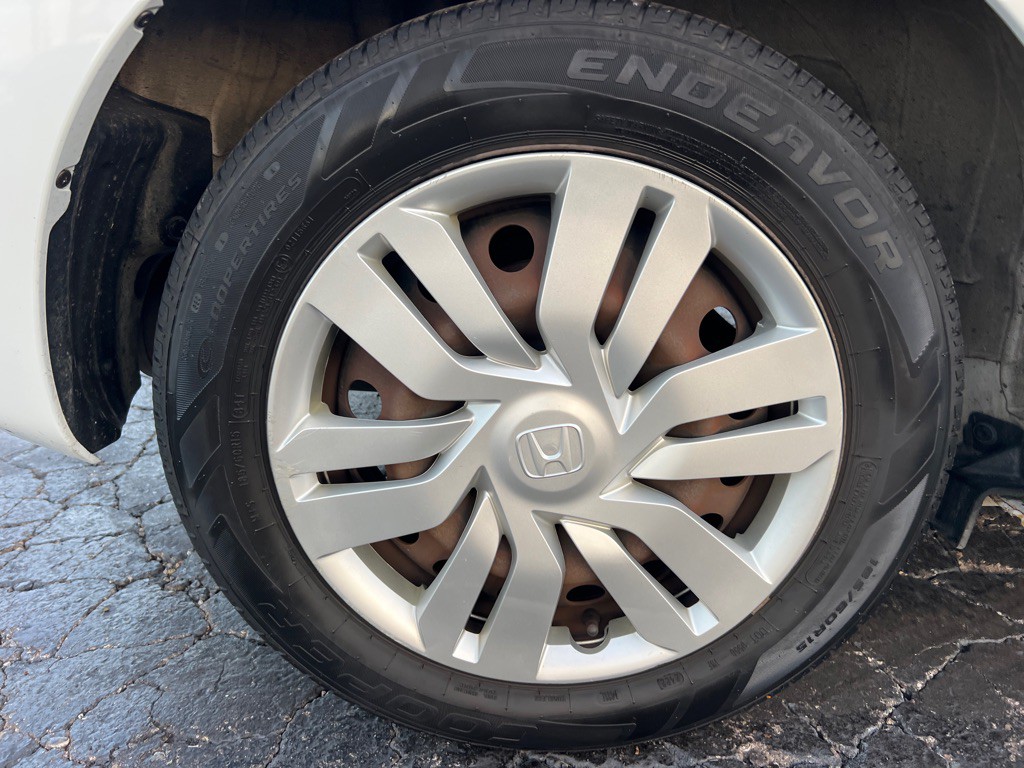 2015 Honda Fit Image 38