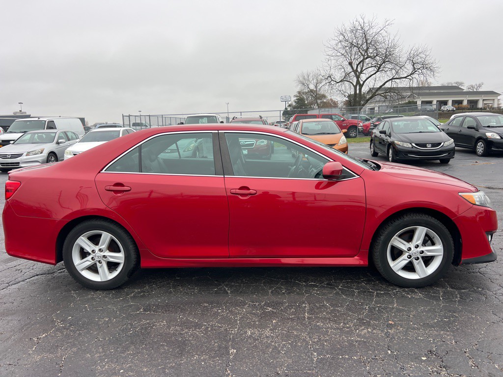 2014 Toyota Camry Image 8