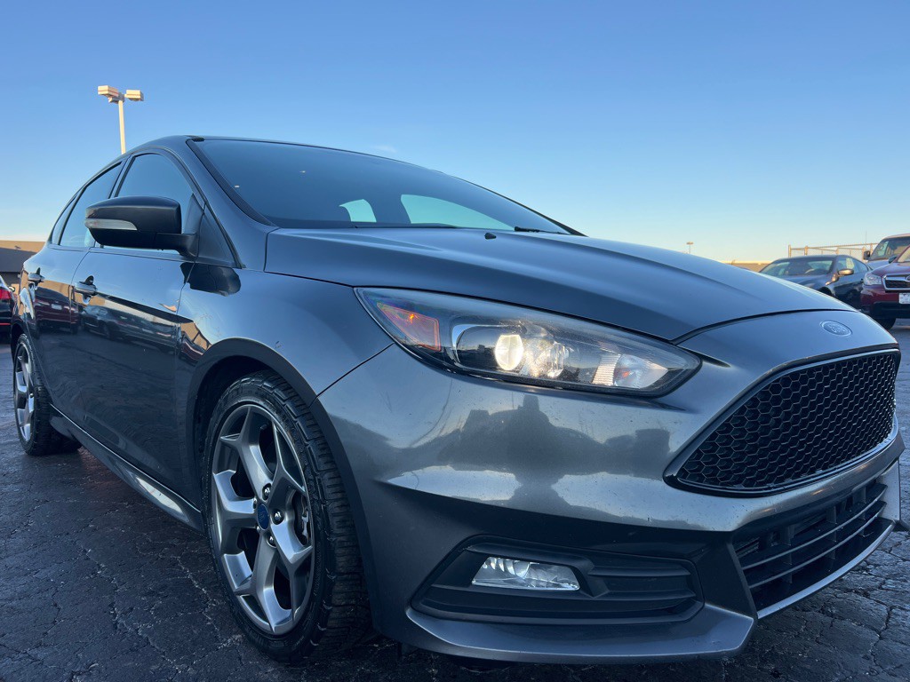 2017 Ford Focus Image 1