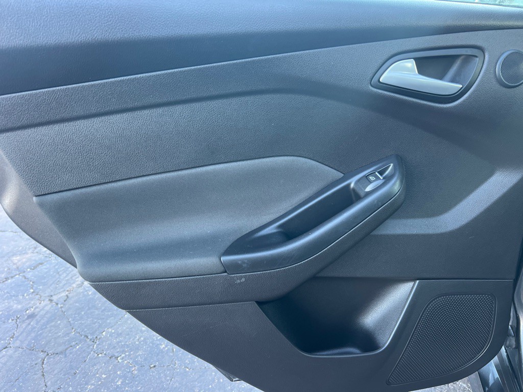 2017 Ford Focus Image 12