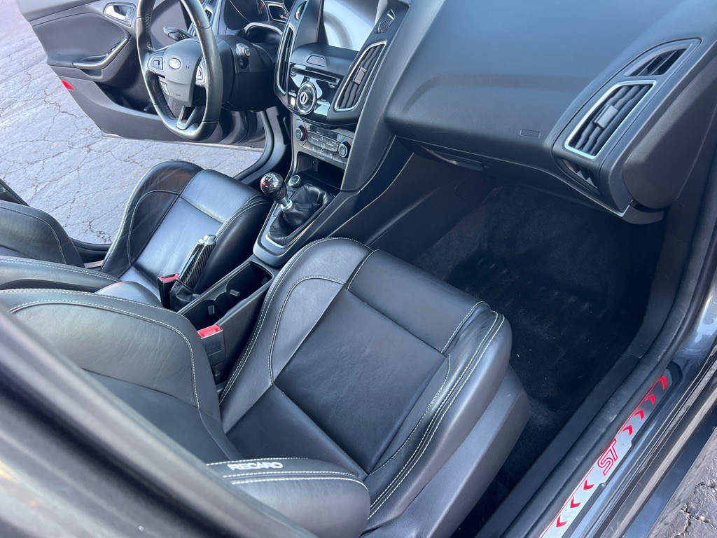 2017 Ford Focus Image 19