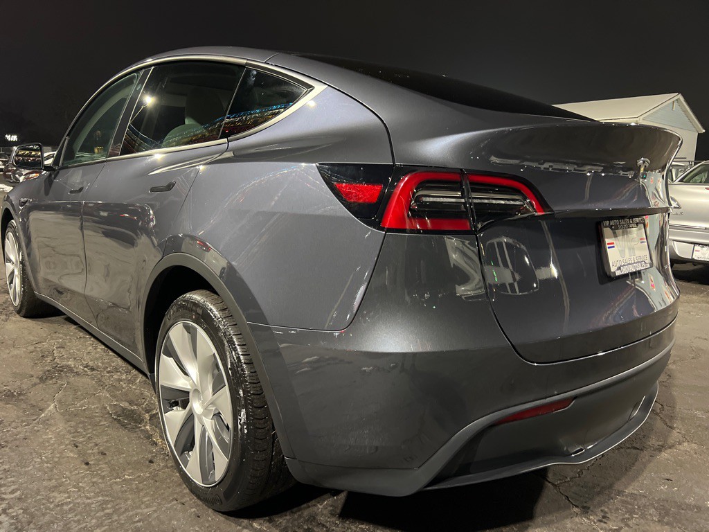 2023 Tesla Model Y Image 5
