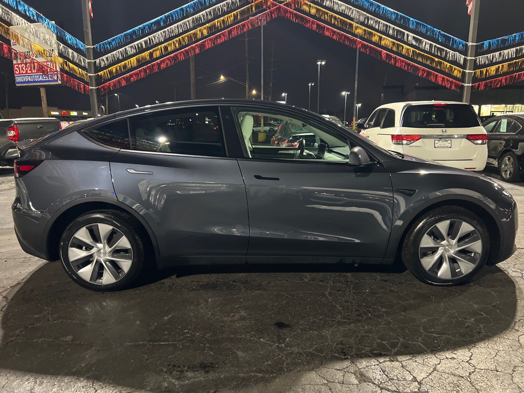 2023 Tesla Model Y Image 8