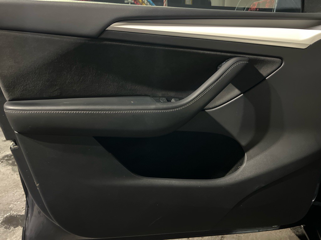 2023 Tesla Model Y Image 10