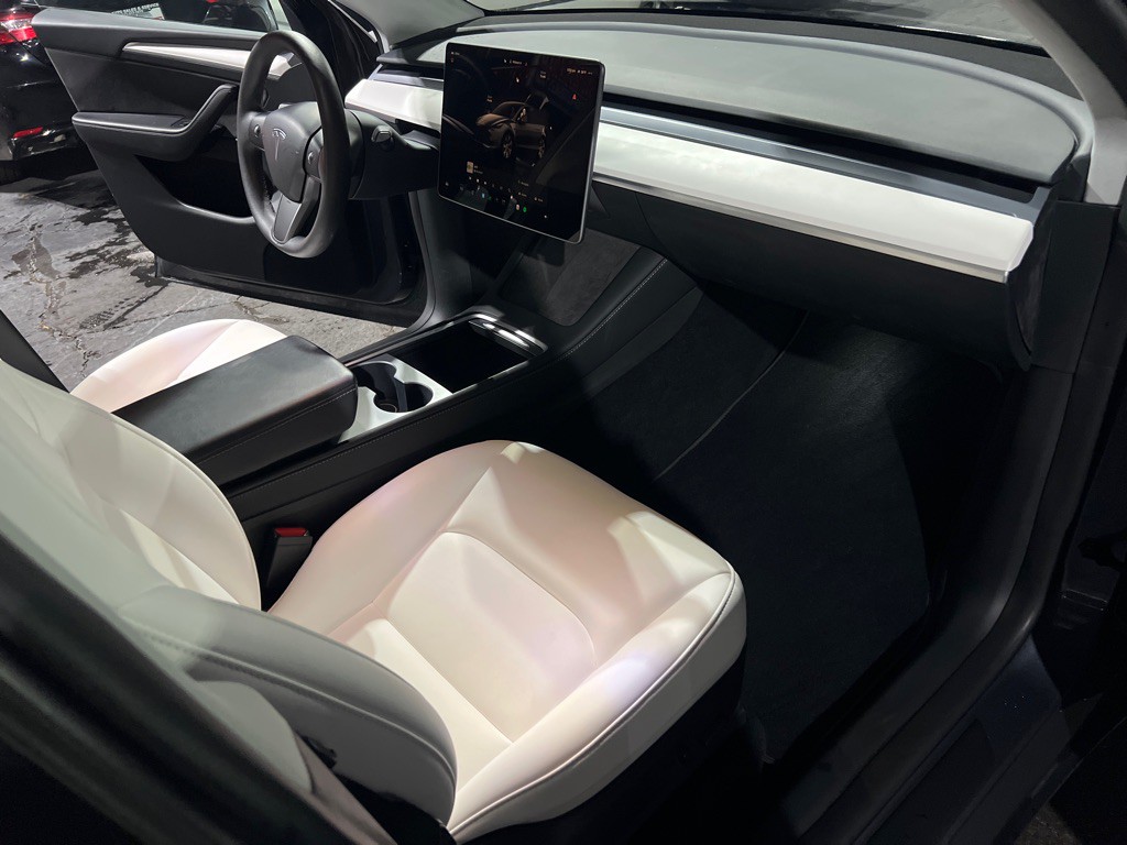 2023 Tesla Model Y Image 19