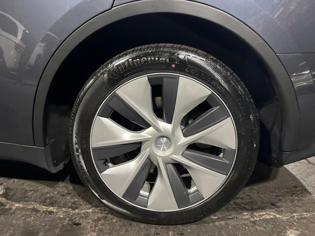 2023 Tesla Model Y Image 37