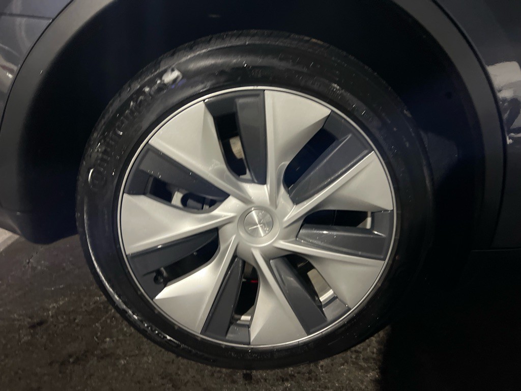 2023 Tesla Model Y Image 38