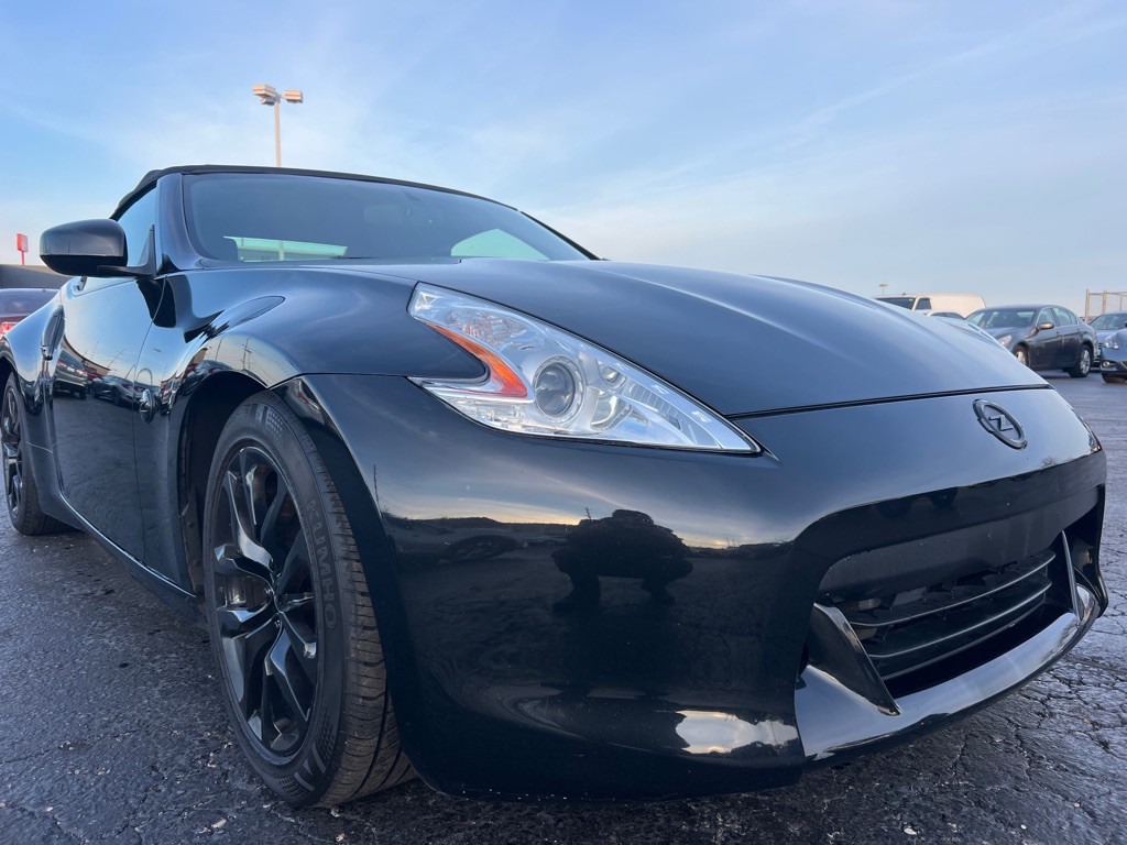 2012 Nissan 370Z Image 1