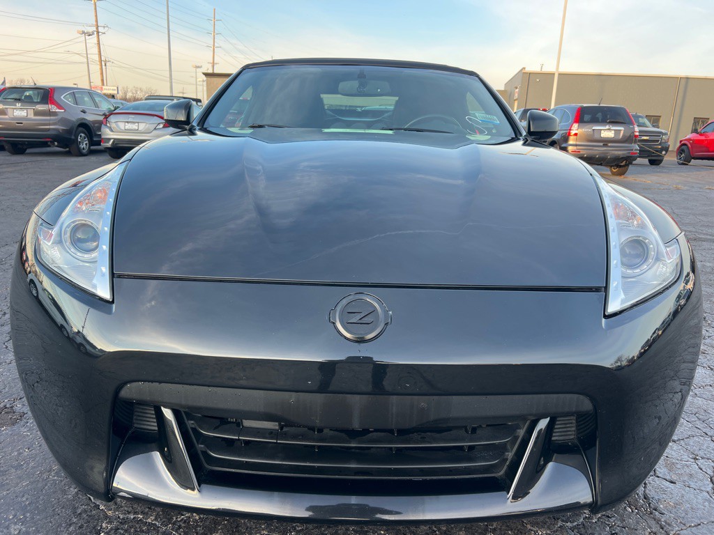 2012 Nissan 370Z Image 2