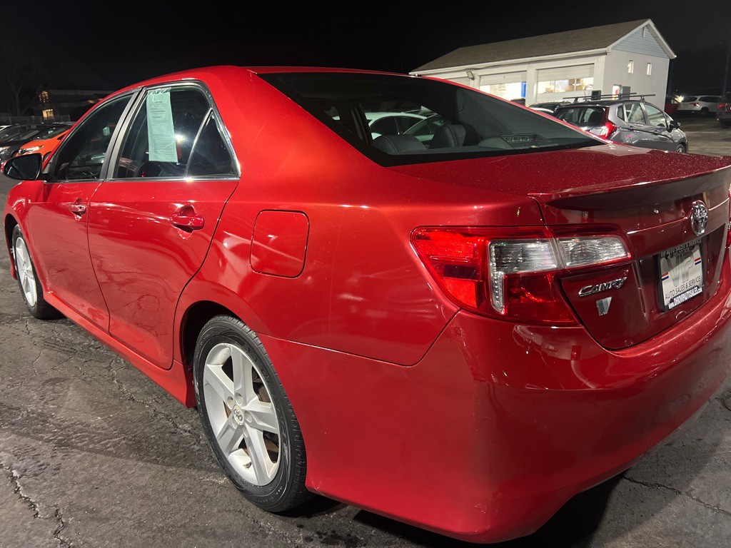 2012 Toyota Camry Image 5
