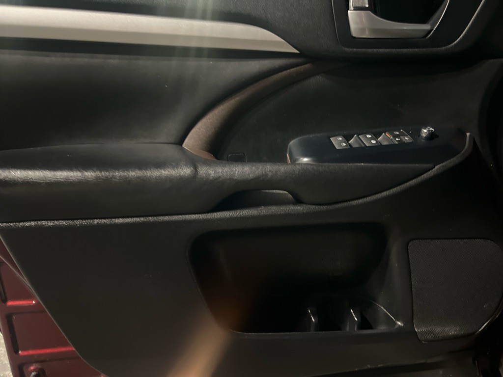 2017 Toyota Highlander Image 9