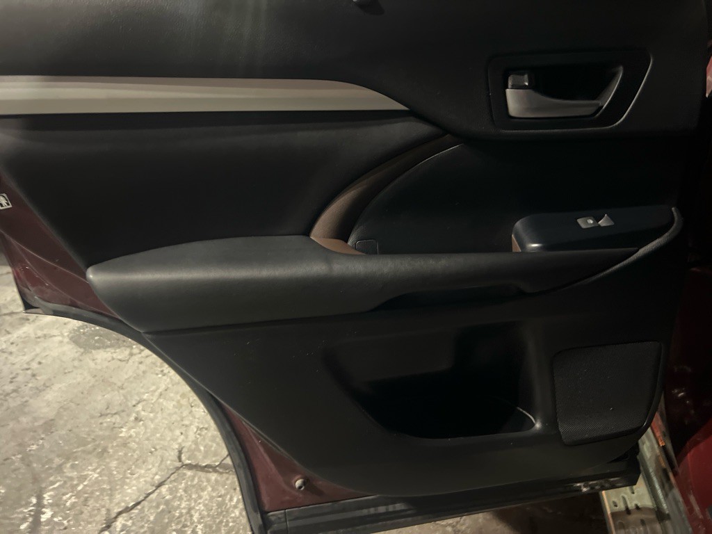 2017 Toyota Highlander Image 11