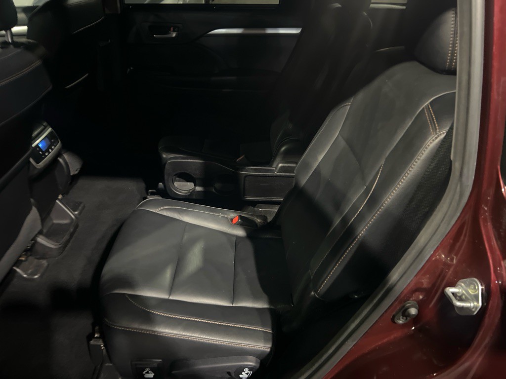 2017 Toyota Highlander Image 12