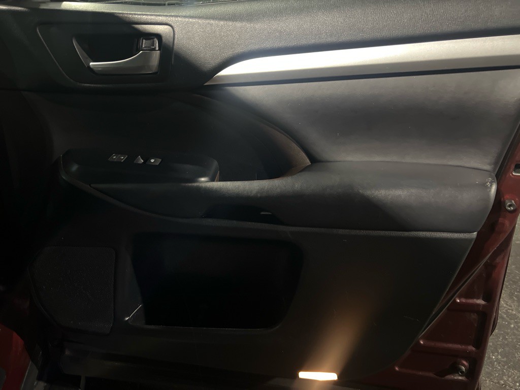 2017 Toyota Highlander Image 19