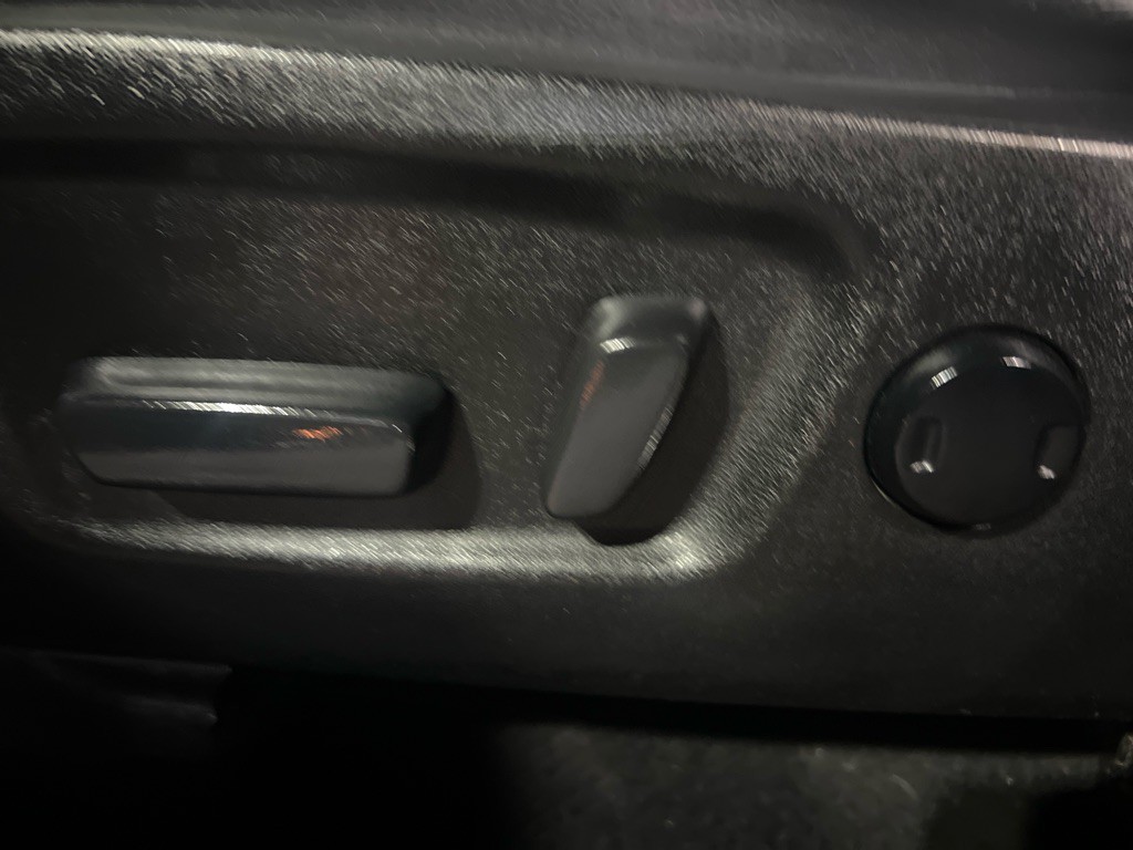 2017 Toyota Highlander Image 25