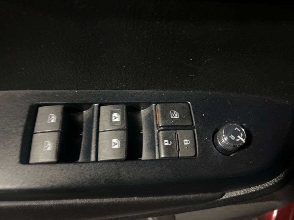 2017 Toyota Highlander Image 26