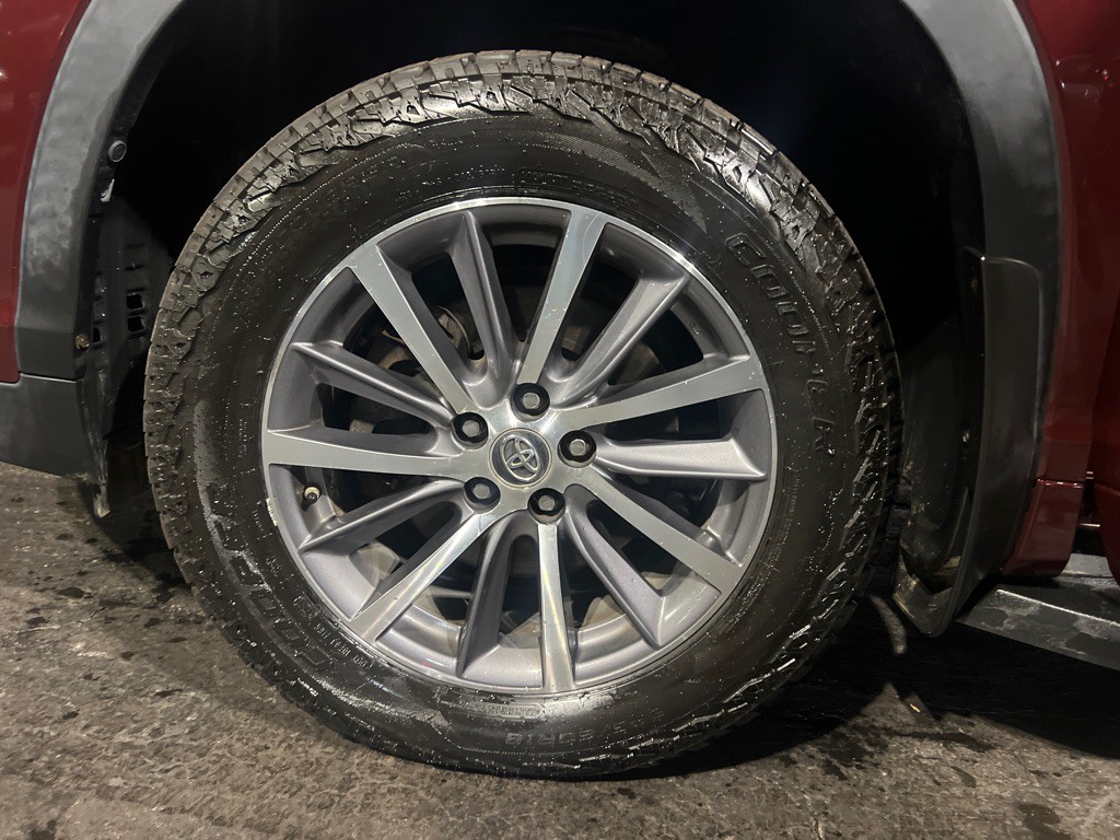 2017 Toyota Highlander Image 37