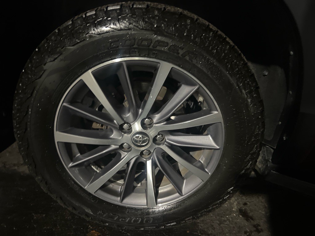 2017 Toyota Highlander Image 39