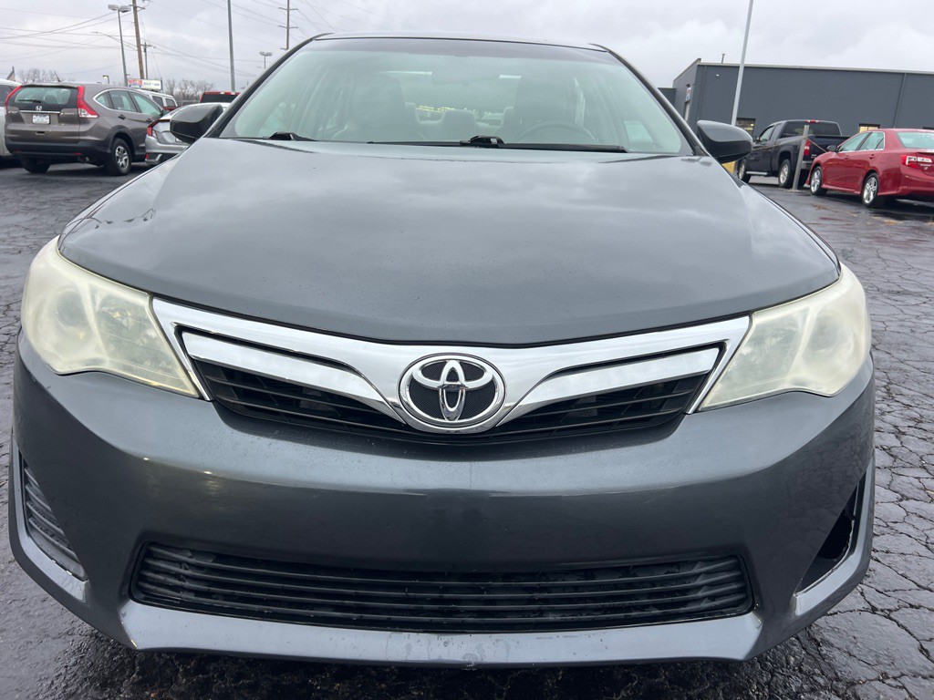 2013 Toyota Camry Image 2