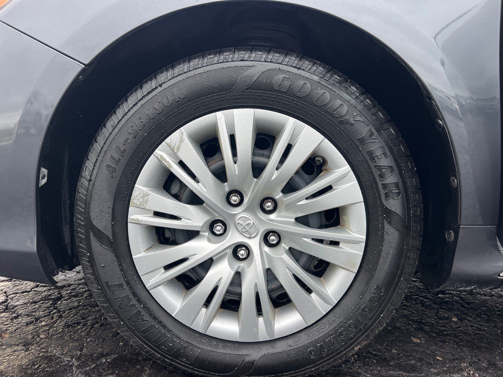 2013 Toyota Camry Image 29