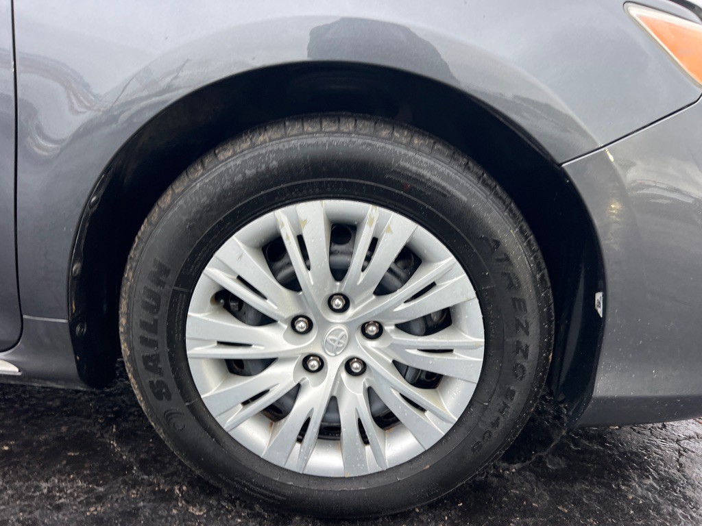 2013 Toyota Camry Image 32
